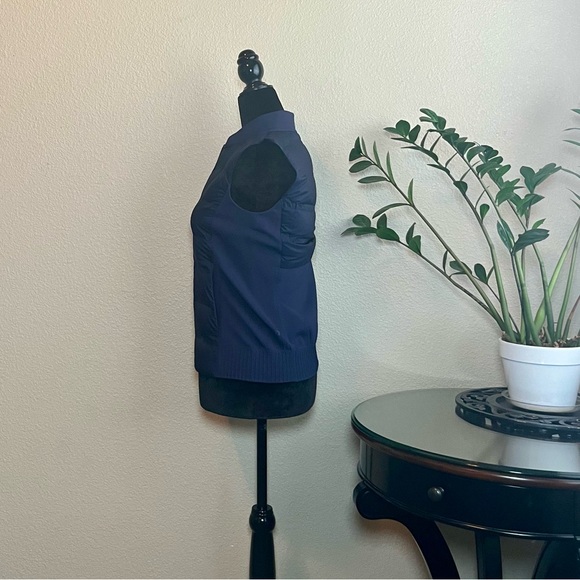 Lululemon Down & Around Vest - Picture 5 of 10